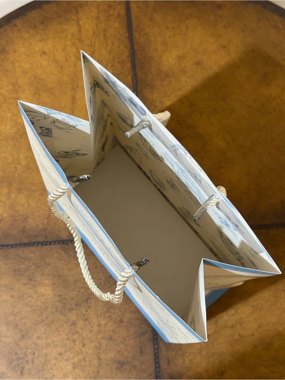 New Disneyland Club 33 Alice In Wonderland Medium Size Gift Bag & Paper Set